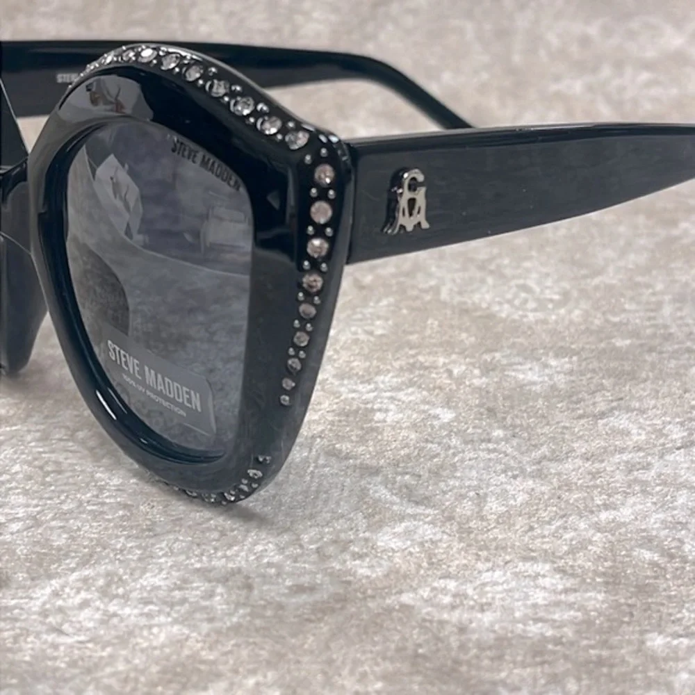 Brand New Steve Madden Oversized Cat Eye Black Sunglasses w/ Rhinestone Accents